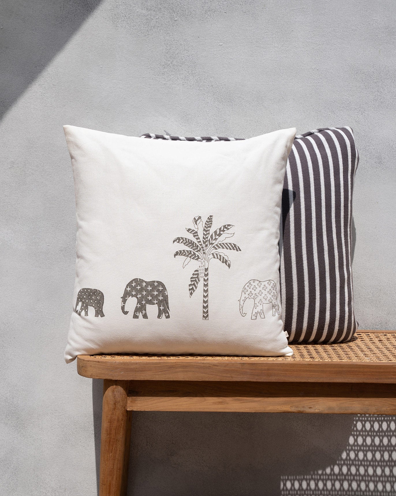 Ele Palm Cushion Cover