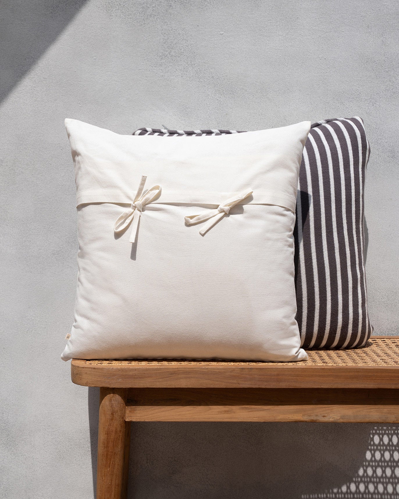 Ele Palm Cushion Cover