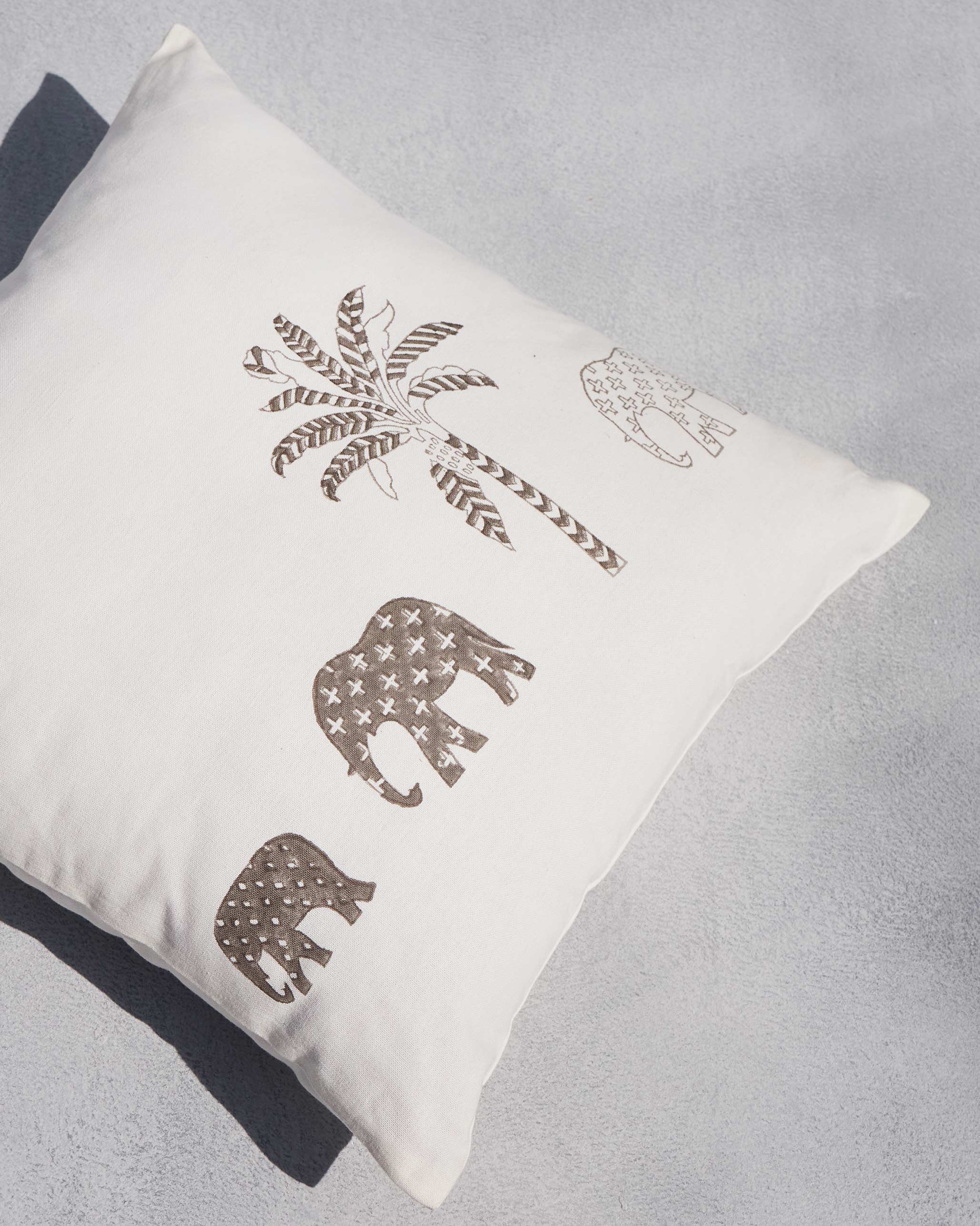 Ele Palm Cushion Cover