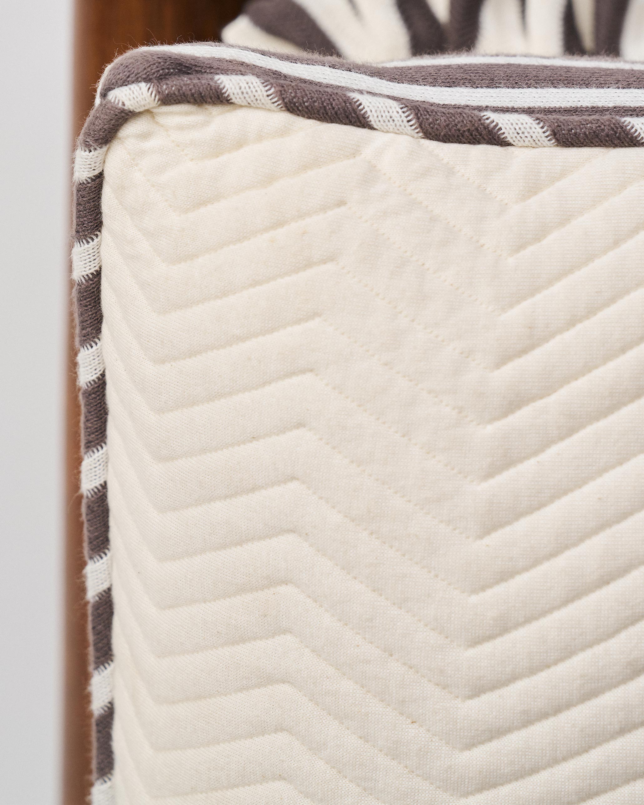 Quilted Ananas Cushion Cover
