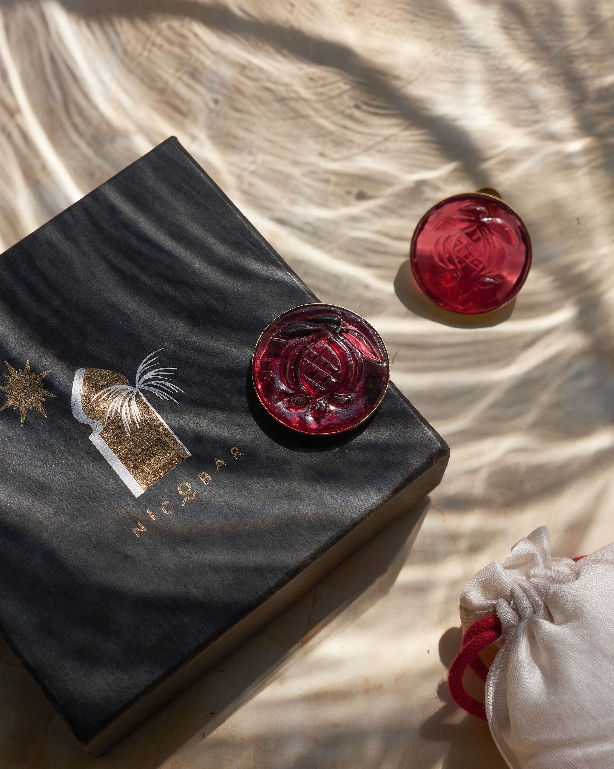 Anar Glass Seal Studs Large - Red