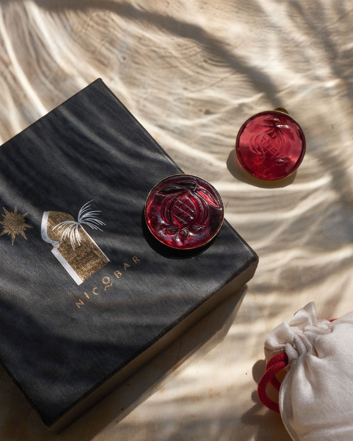 Anar Glass Seal Studs Large - Red