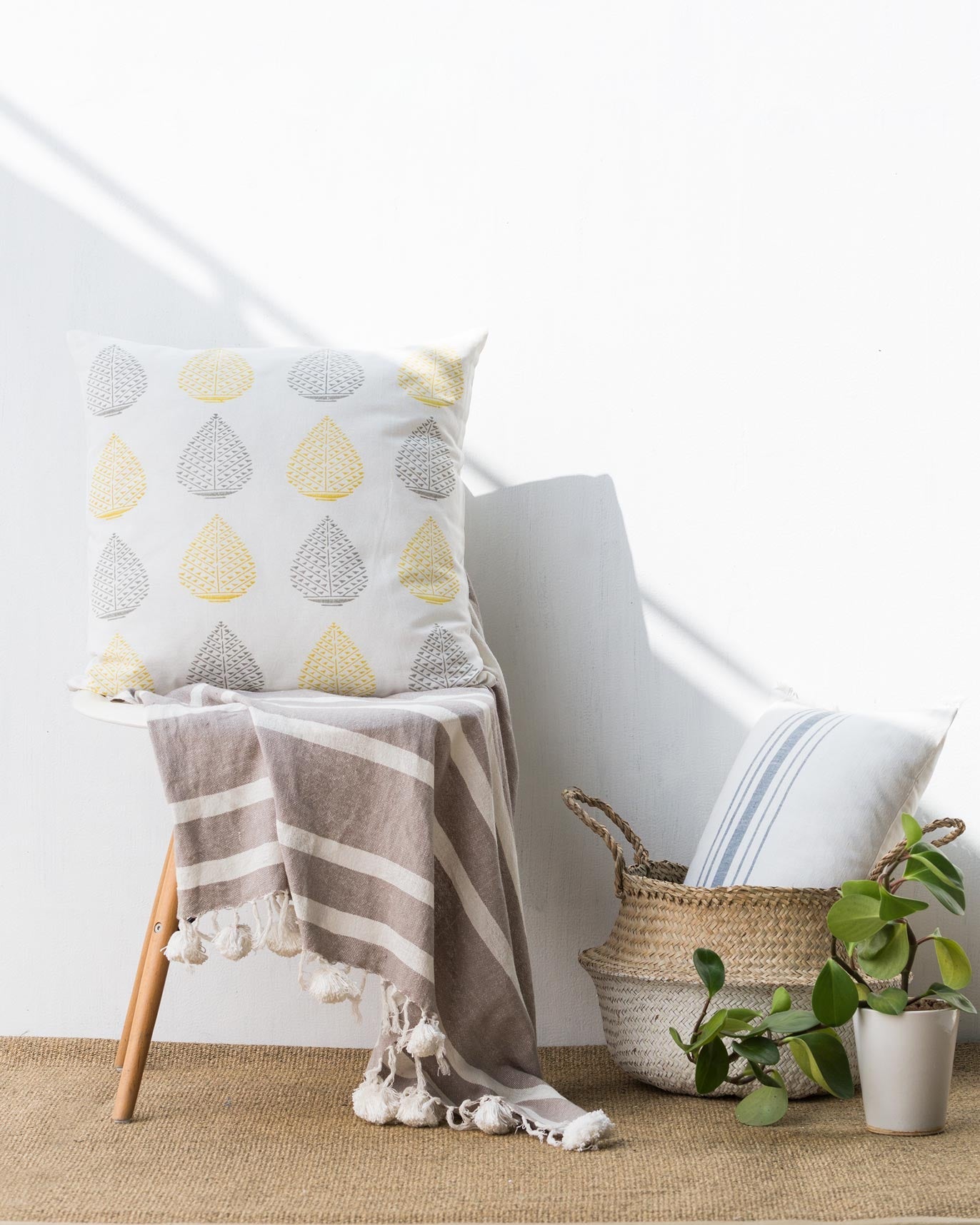 Roselle Buta Cushion Cover