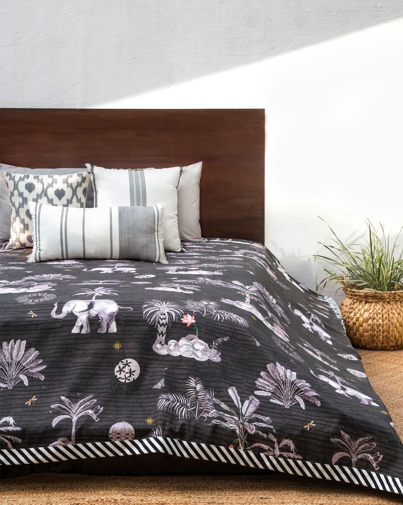 Kangra Bed Cover - Queen