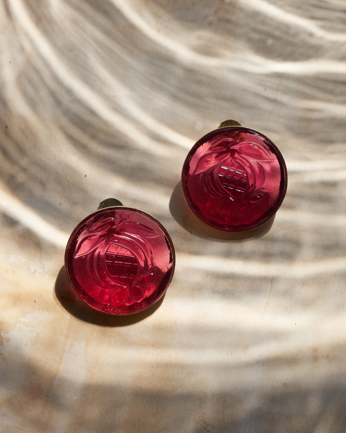 Anar Glass Seal Studs Large - Red
