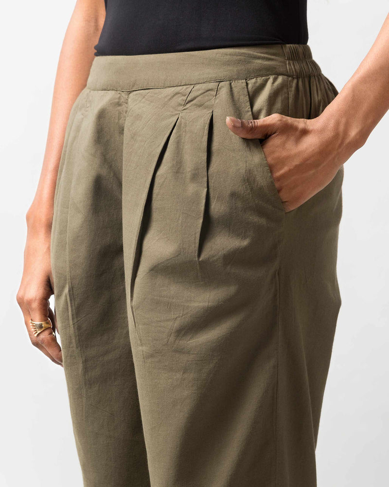 Pleated Narrow Pants - Olive