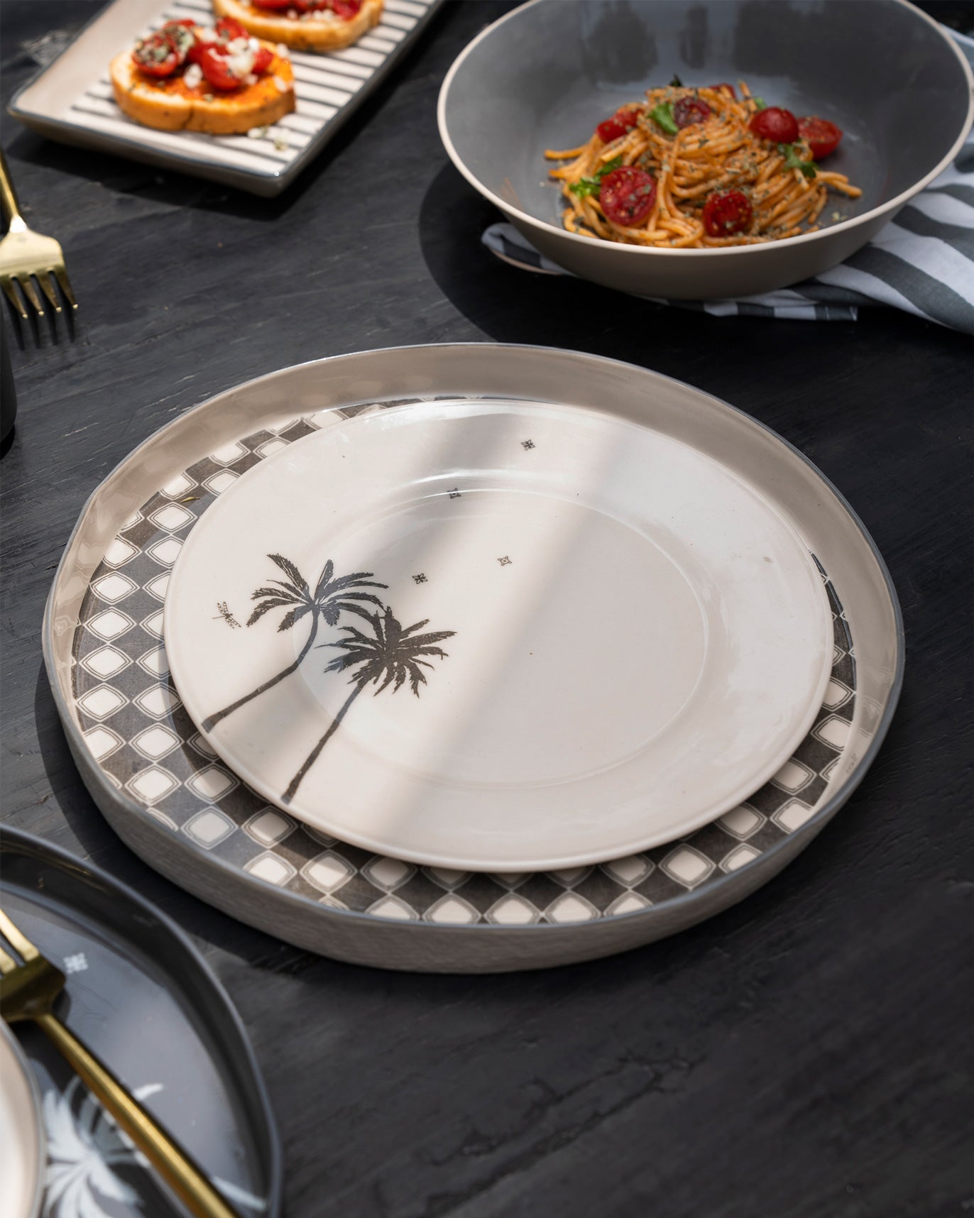 Swaying Palm Quarter Plate - Ivory